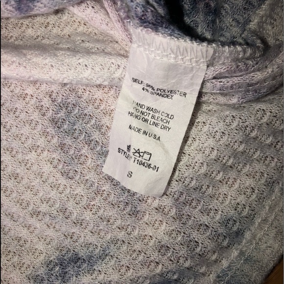 Boutique tie dye off shoulder waffle knit blouse size small - Picture 6 of 8